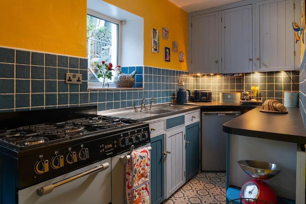 Fantastic Sea Views At Century'S Old Alma'S Cottage - Sleeps Up To 8 Guests Penmaenmawr Exterior photo