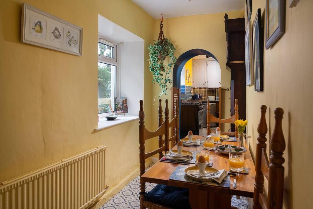 Fantastic Sea Views At Century'S Old Alma'S Cottage - Sleeps Up To 8 Guests Penmaenmawr Exterior photo