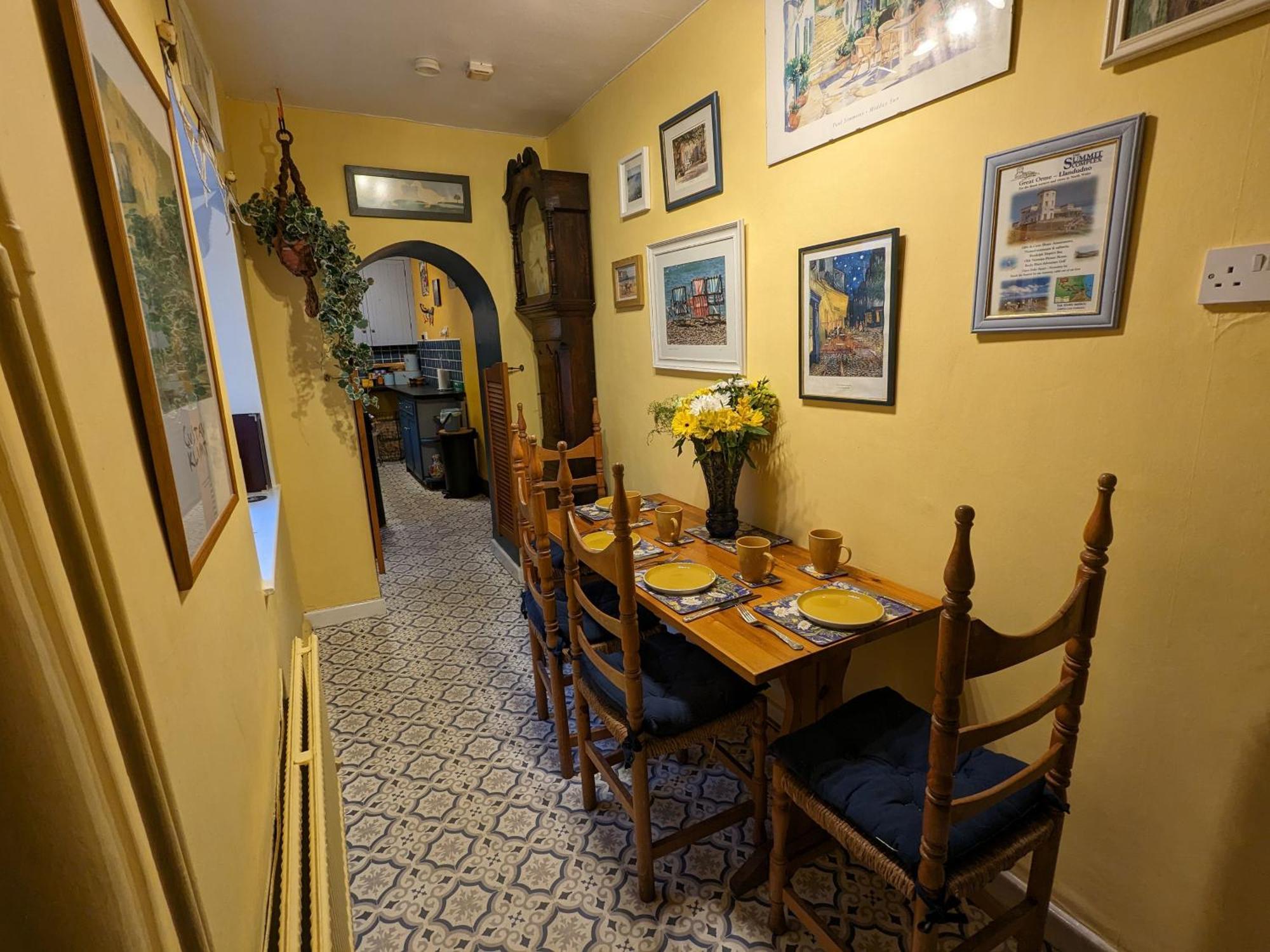 Fantastic Sea Views At Century'S Old Alma'S Cottage - Sleeps Up To 8 Guests Penmaenmawr Exterior photo